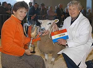 Lady Halifax with Margaret Watkinson of Sessay, Thirsk with her Champion Single Butchers Lamb at Countryside Live 2004